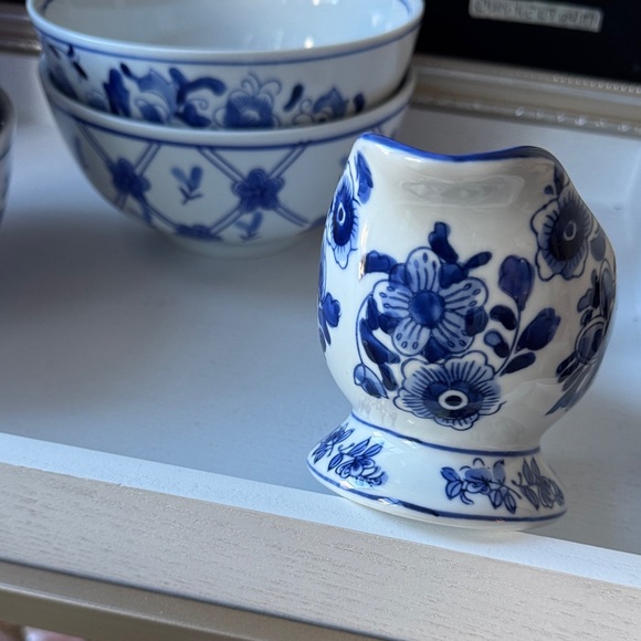 Classic Blue and White Floral Gravy Boat - Picture 3 of 3